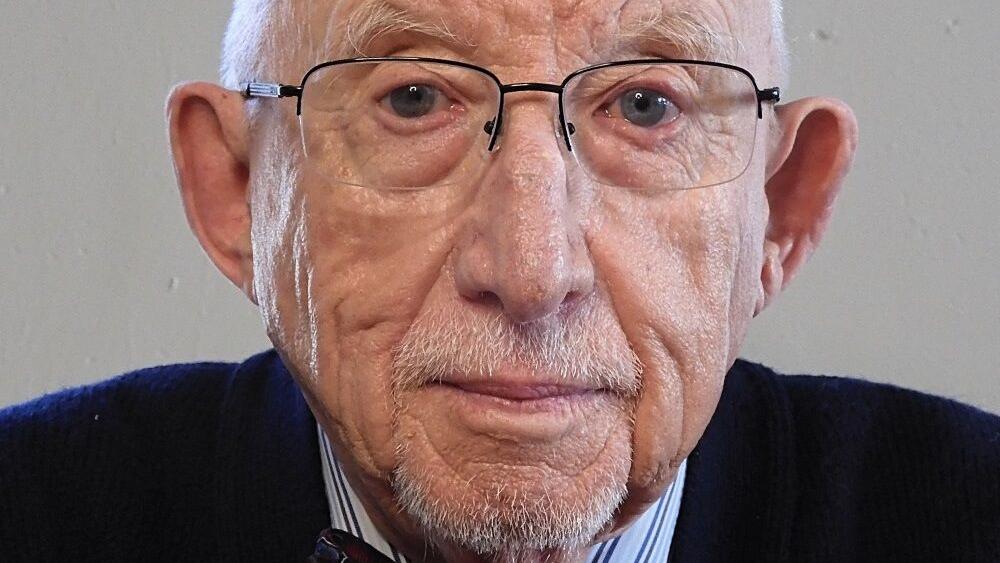 Opinion: Giving thanks for America and its 'Piano Man'